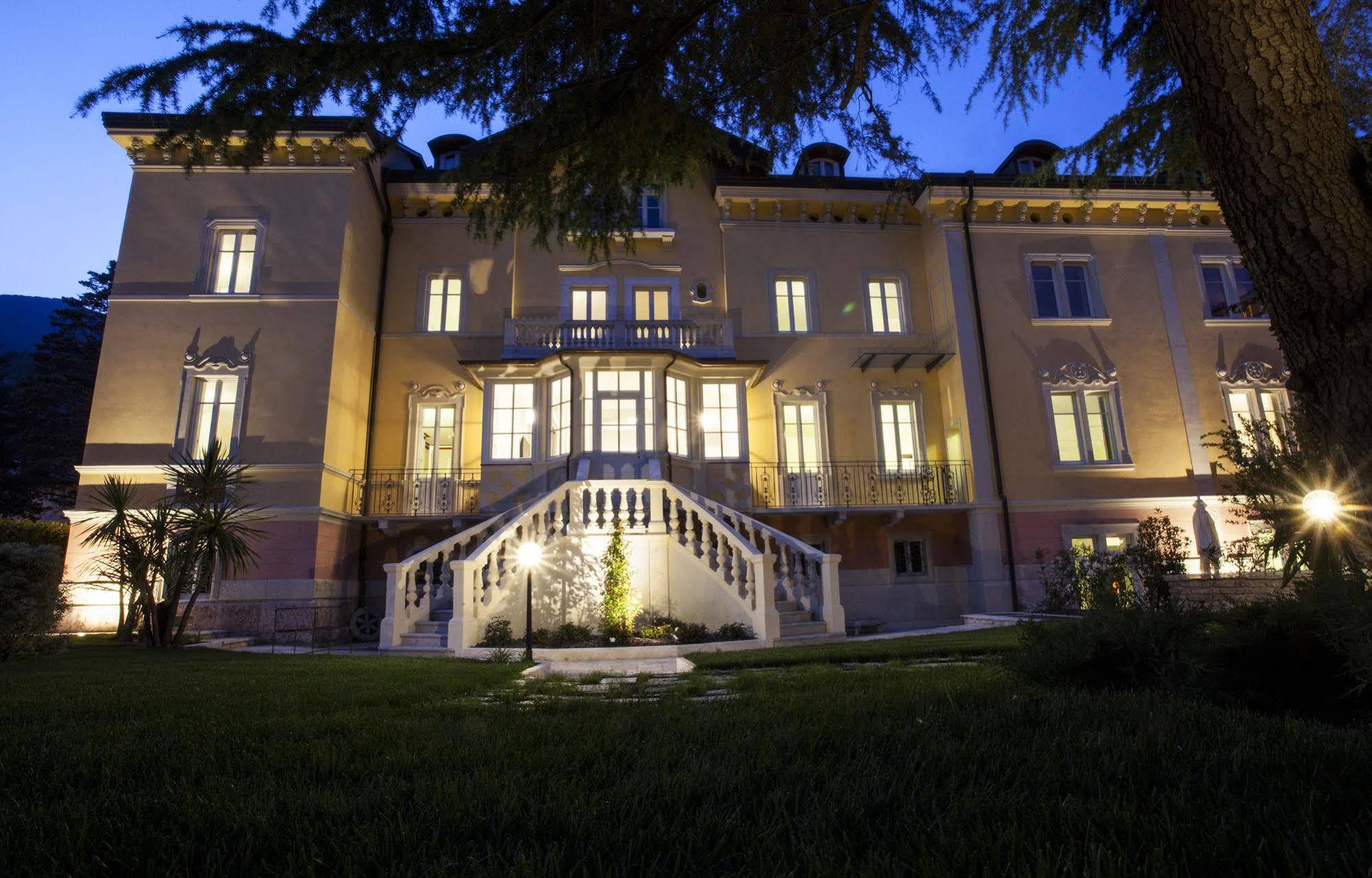 Villa Italia Luxury Suites And Apartments Arco Bagian luar foto